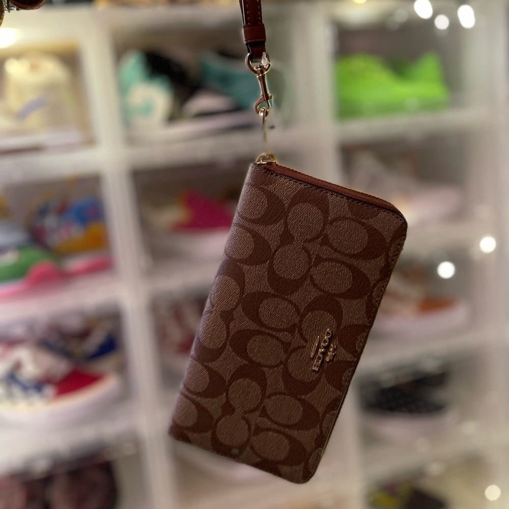 Coach wristlet wallet